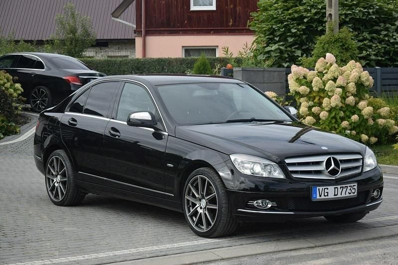 Czarny Używany 2008 Mercedes C200 Sedan/Limuzyna | 28 900 zł (Uczciwa cena) - Obraz 1/4