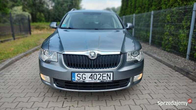 Srebrny Używany 2011 Skoda Superb Kombi | 33 900 zł (Dobra cena) - Obraz 1/4