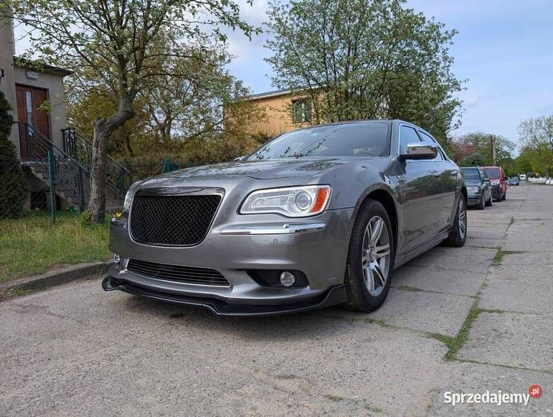 Szary Używany 2011 Lancia Thema Sedan/Limuzyna | 40 999 zł - Obraz 1/4