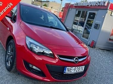 Czerwony Używany 2015 Opel Astra Hatchback | 32 900 zł (Uczciwa cena) - Obraz 1/4