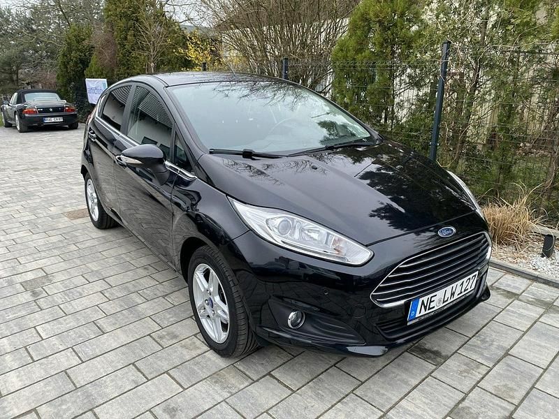 Używany Ford Fiesta 80 KM (58 kW) 2015 Czarny Hatchback
