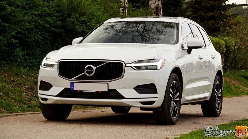 Biały Używany 2020 Volvo XC60 Momentum SUV | 119 000 zł (Super Cena) - Obraz 1/4