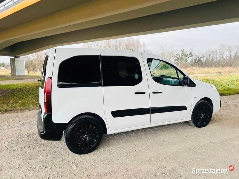 Biały Używany 2017 Citroën Berlingo Minivan | 29 000 zł (Uczciwa cena) - Obraz 1/4