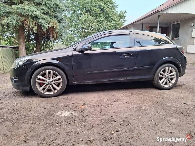 Czarny Używany 2005 Opel Astra GTC Hatchback | 5200 zł (Dość drogi) - Obraz 1/4