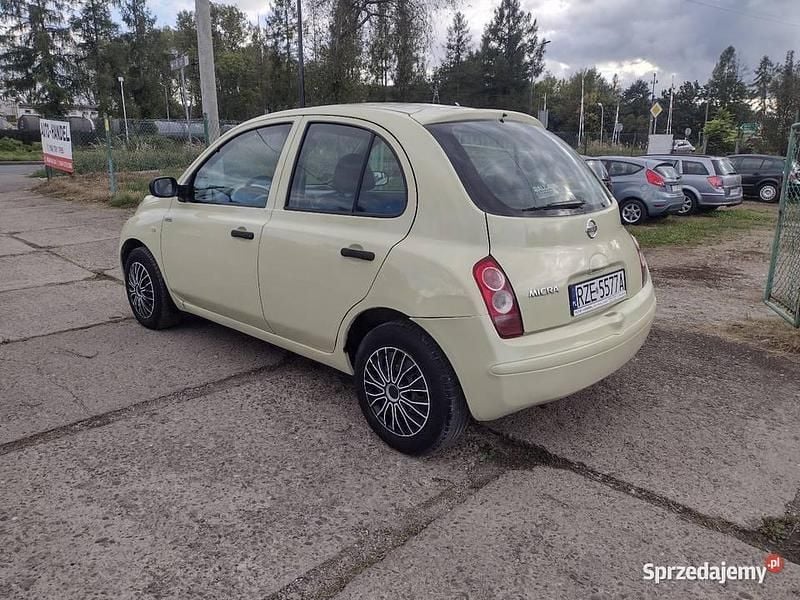 Używany Nissan Micra 80 KM (58 kW) 2004 Żółty Hatchback