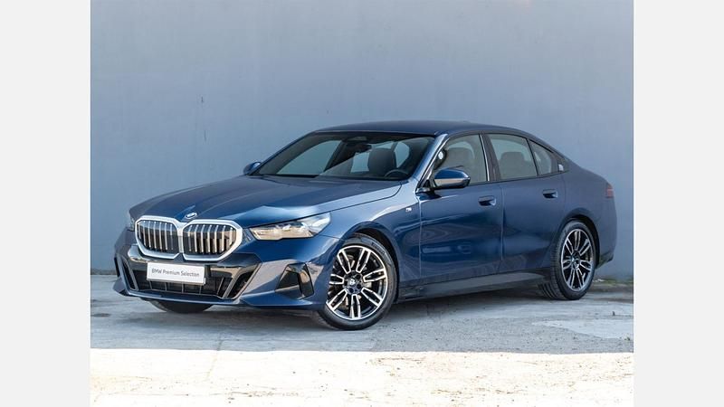 Niebieski phytonic metalizowany Używany 2024 BMW 520 Shadowline Sedan/Limuzyna | 189 900 zł - Obraz 1/3