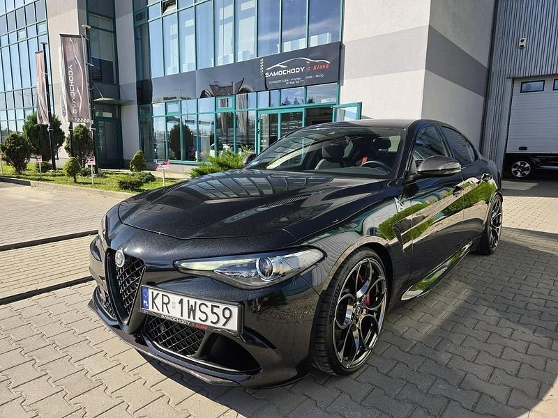 Czarny (metalik) Używany 2020 Alfa Romeo Giulia Quadrifoglio Sedan/Limuzyna | 285 000 zł - Obraz 1/4