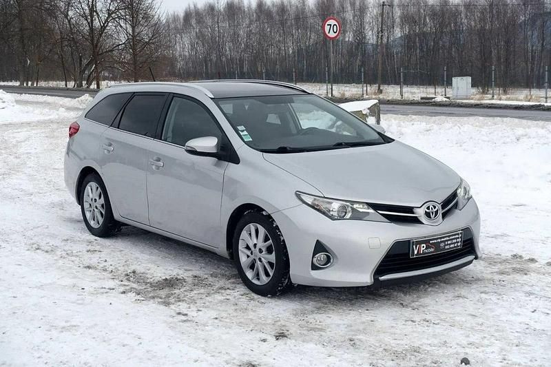 Srebrny (metalik) Używany 2014 Toyota Auris Kombi | 25 900 zł (Uczciwa cena) - Obraz 1/4