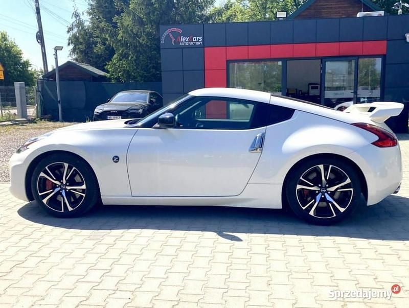 Biały Używany 2019 Nissan 370Z Coupe | 99 999 zł - Obraz 1/4