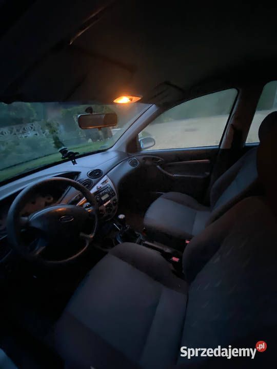 Używany Ford Focus 2003 Srebrny Sedan/Limuzyna
