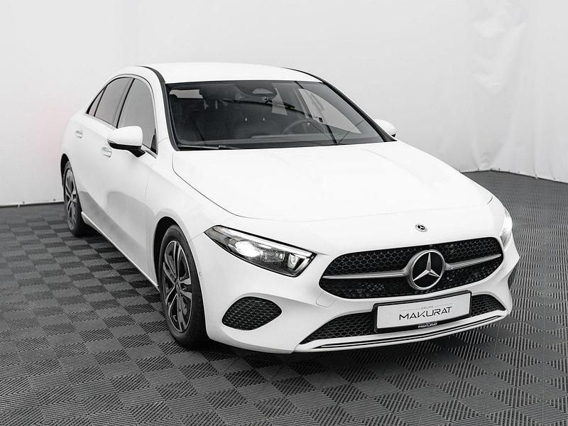 Używany Mercedes A200 150 KM (110 kW) 2023 Biały (metalik) Sedan/Limuzyna
