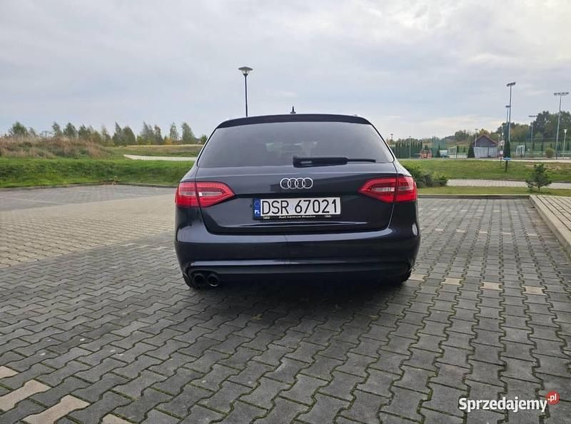 Używany Audi A4 2014 Granatowy Kombi