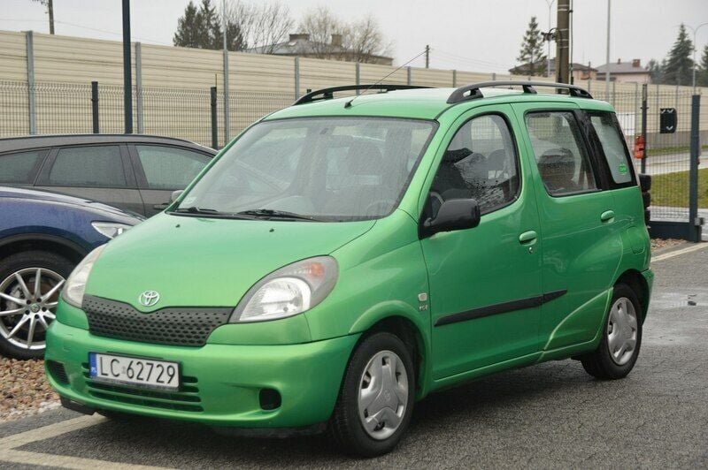 Zielony Używany 2002 Toyota Yaris Verso Minivan | 5900 zł - Obraz 1/4
