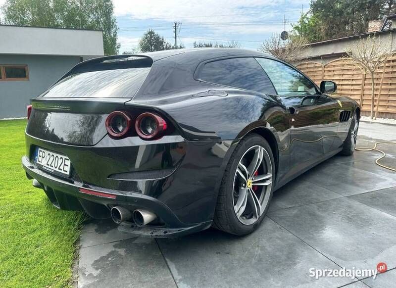 Używany 2018 Ferrari GTC4Lusso | 870 000 zł - Obraz 1/2