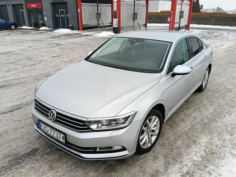 Srebrny Używany 2016 VW Passat Sedan/Limuzyna | 45 000 zł (Super Cena) - Obraz 1/4