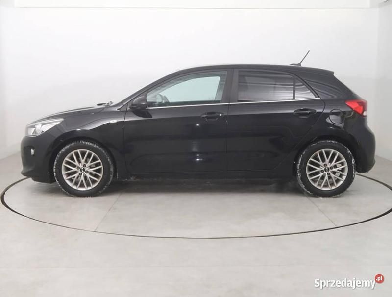 Używany Kia Rio 2018 Czarny Hatchback