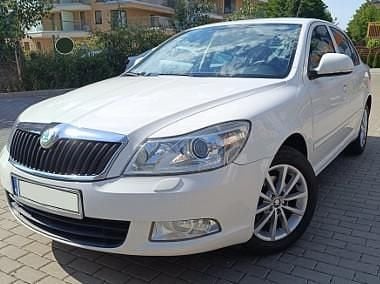 Biały Używany 2010 Skoda Octavia Hatchback | 16 900 zł (Dobra cena) - Obraz 1/4