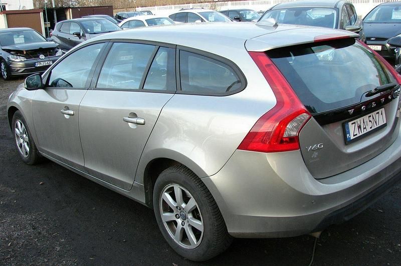 Używany Volvo V60 115 KM (84 kW) 2013 Srebrny Kombi