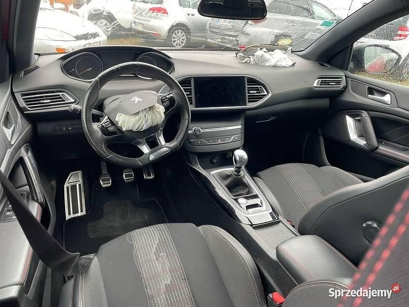 Używany Peugeot 308 GT-line 2019 Czerwony Hatchback