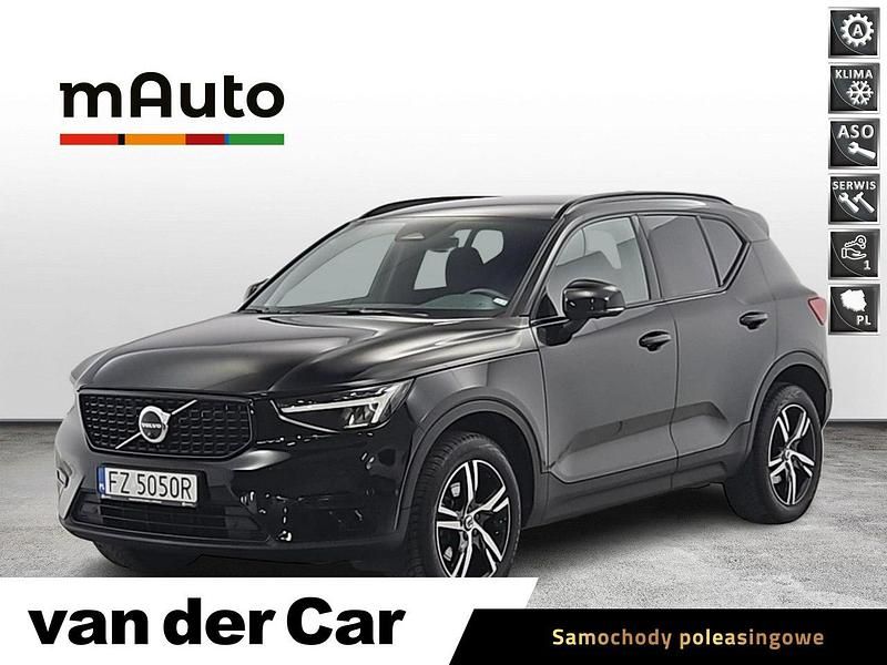 Biały Używany 2022 Volvo XC40 Plus SUV | 147 900 zł (Drogi) - Obraz 1/4
