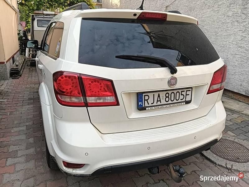 Używany 2012 Fiat Freemont SUV | 30 000 zł (Uczciwa cena) - Obraz 1/4
