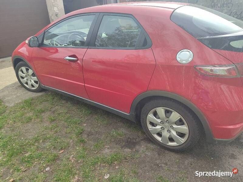 Używany Honda Civic 2010 Czerwony Hatchback