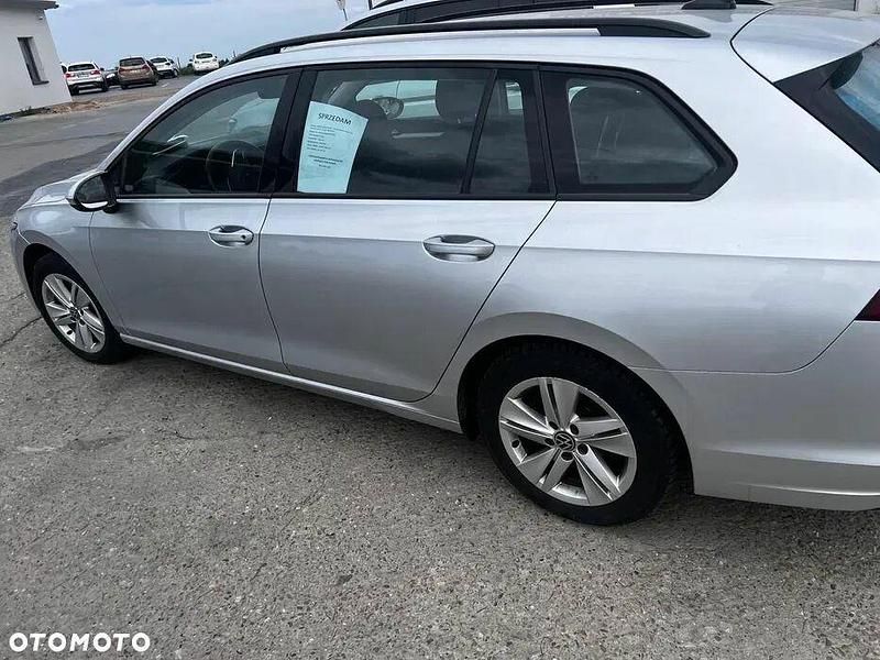 Używany VW Golf VIII Comfortline 131 KM (96 kW) 2021 Srebrny Kombi