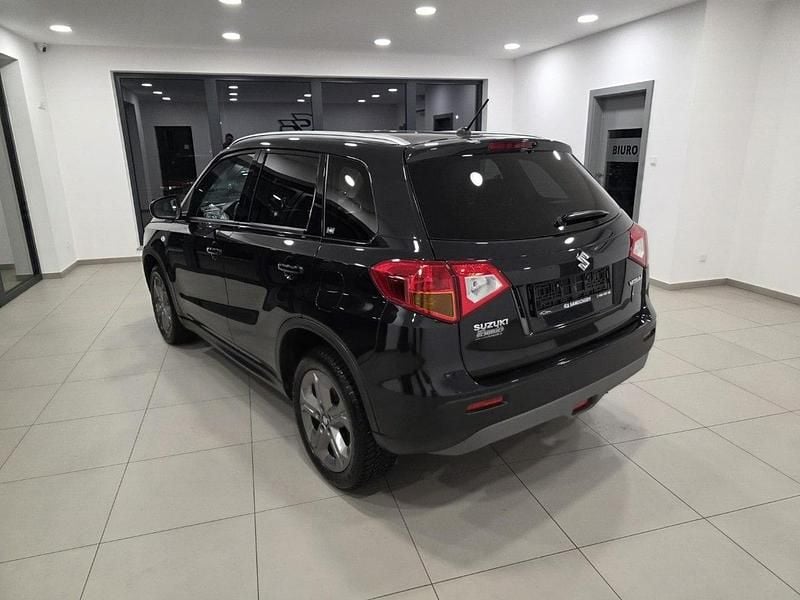 Używany Suzuki Vitara 120 KM (88 kW) 2017 Czarny SUV