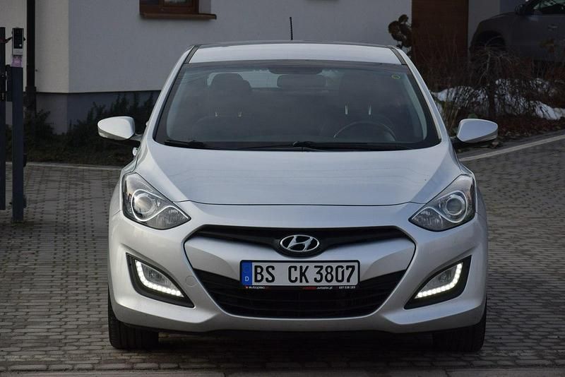 Używany Hyundai i30 110 KM (80 kW) 2014 Srebrny Hatchback