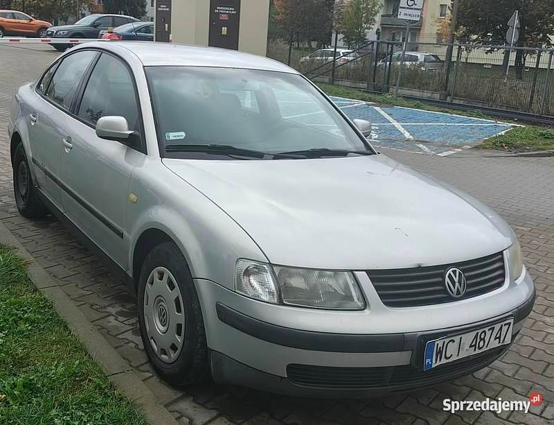 Srebrny Używany 1999 VW Passat Sedan/Limuzyna | 3900 zł (Uczciwa cena) - Obraz 1/2