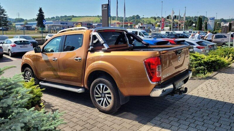 Używany Nissan Navara 190 KM (139 kW) 2017 Pomarańczowy (metalik) Pickup