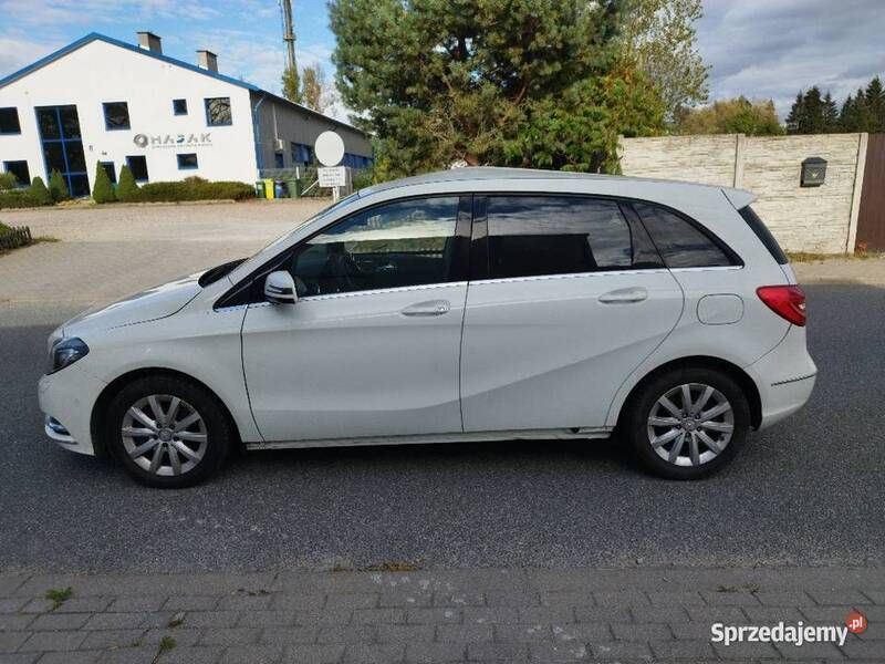 Biały Używany 2013 Mercedes 170 Hatchback | 23 900 zł - Obraz 1/4