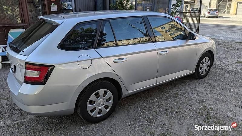 Używany Skoda Fabia 105 KM (77 kW) 2015 Srebrny Hatchback
