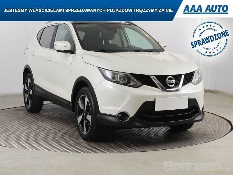 Biały Używany 2017 Nissan Qashqai SUV | 41 499 zł (Dobra cena) - Obraz 1/4