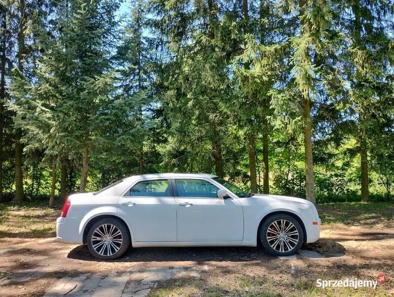 Biały Używany 2010 Chrysler 300S | 40 000 zł - Obraz 1/4