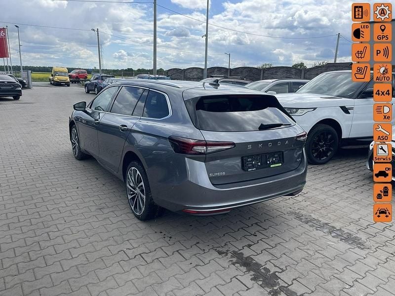 Grafitowy (metalik) Używany 2024 Skoda Superb Kombi | 69 900 zł - Obraz 1/4