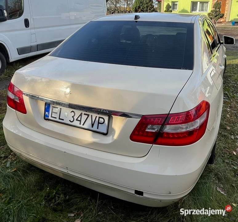 Używany Mercedes E220 Avantgarde 2009 Beżowy Sedan/Limuzyna