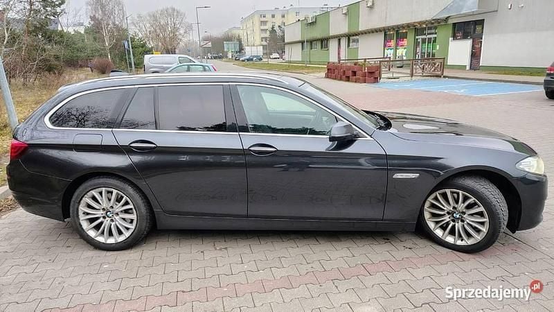 Używany BMW 525 Luxury Line 2014 Czarny Kombi