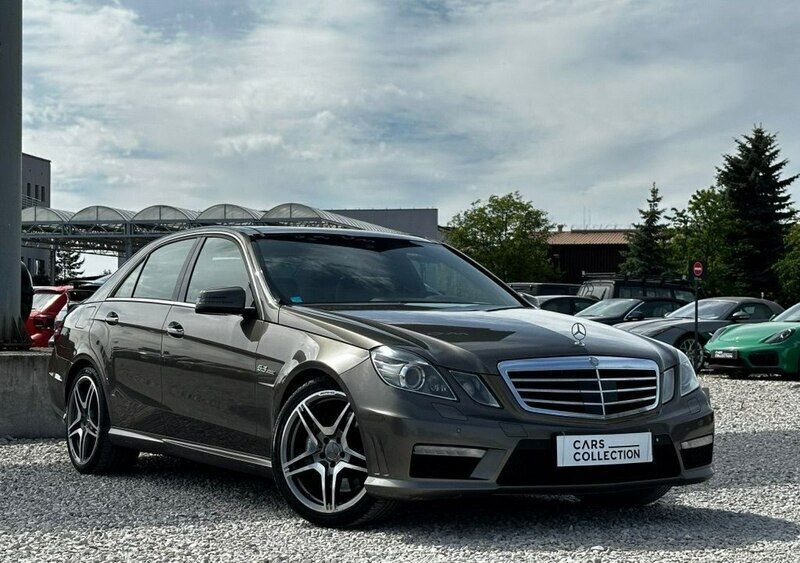 Inny (metalik) Używany 2009 Mercedes E63 AMG AMG Sedan/Limuzyna | 99 900 zł - Obraz 1/4