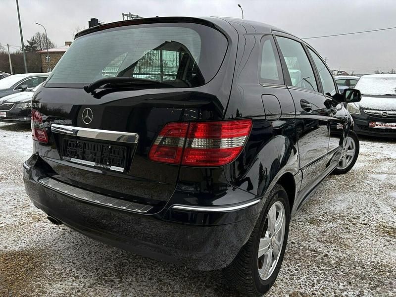 Używany Mercedes B180 2011 Czarny Minivan