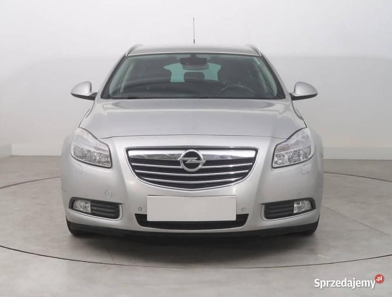 Srebrny Używany 2011 Opel Insignia Kombi | 18 999 zł (Uczciwa cena) - Obraz 1/4