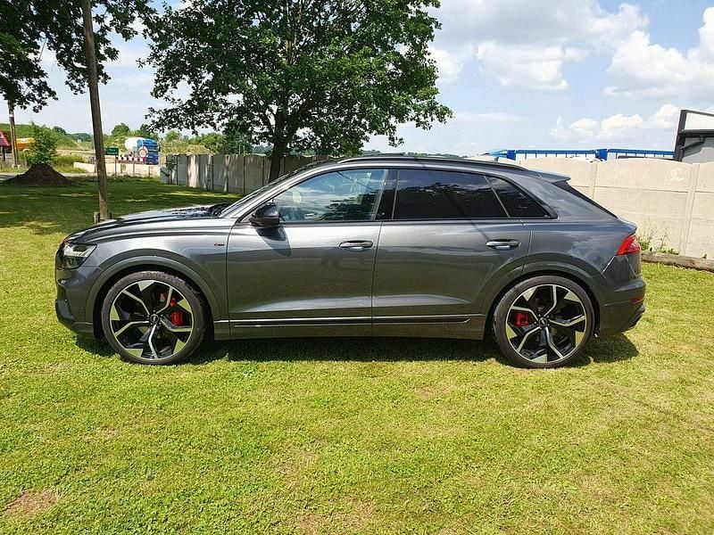 Używany Audi Q8 286 KM (210 kW) 2019 Szary SUV