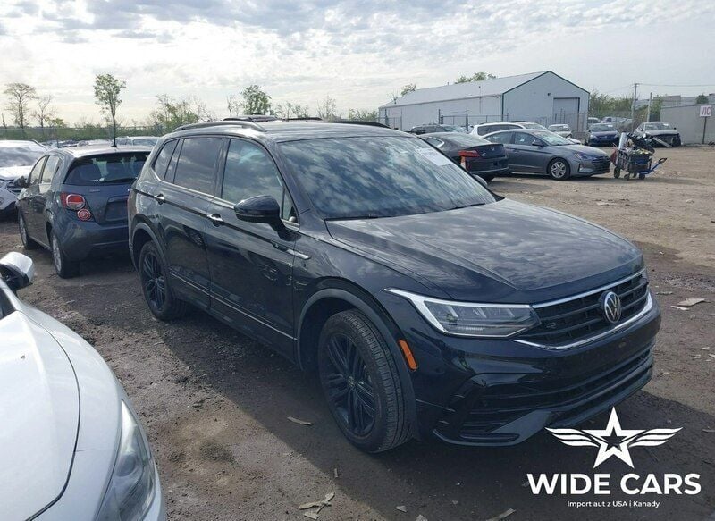 Czarny (metalik) Używany 2022 VW Tiguan R-line SUV | 81 000 zł - Obraz 1/4