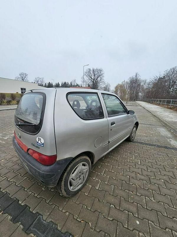 Używany Fiat Seicento 2004 Srebrny Hatchback