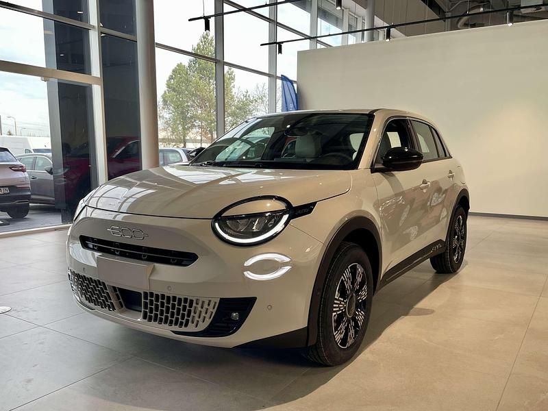 Nowe Fiat 600 Icon 136 KM (100 kW) 2025 Lakier metalizowany lazurowy acqua Hatchback