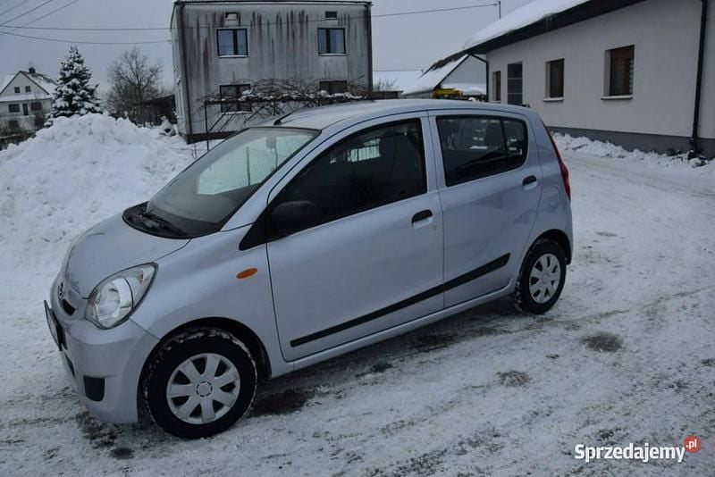 Używany Daihatsu Cuore 70 KM (51 kW) 2009 Srebrny (metalik) Hatchback