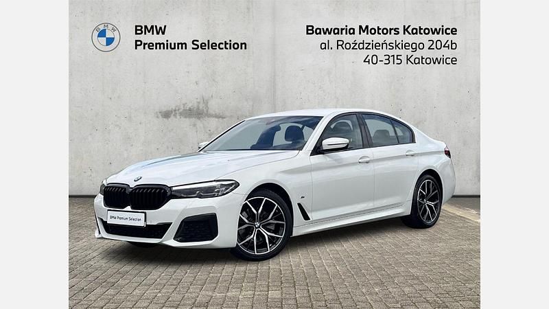 Biel alpejska Używany 2022 BMW 520 Shadowline Sedan/Limuzyna | 179 900 zł (Drogi) - Obraz 1/3