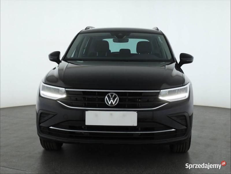 Czarny Używany 2022 VW Tiguan SUV | 111 999 zł (Dość drogi) - Obraz 1/4