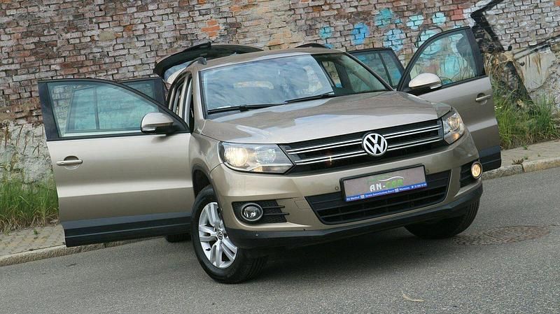Brązowobeżowy Używany 2013 VW Tiguan SUV | 45 900 zł (Uczciwa cena) - Obraz 1/4