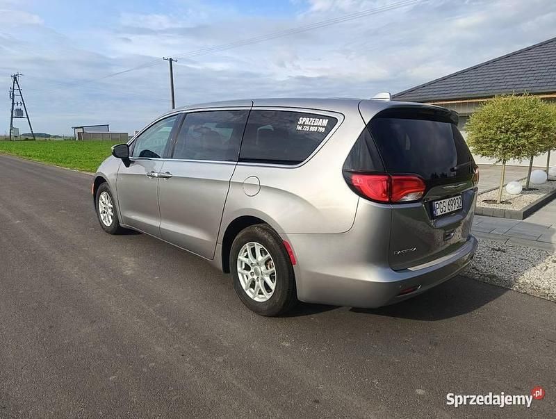Używany Chrysler Pacifica 2017 Srebrny Minivan